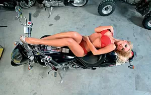Девушка и мотоцикл широкие обои и HD обои