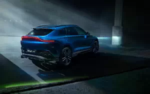 Aston Martin DBX707     