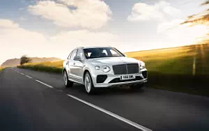Bentley Bentayga Hybrid First Edition (Ghost White) UK-spec     