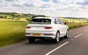Bentley Bentayga Hybrid First Edition (Ghost White) UK-spec     