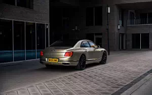 Bentley Flying Spur Hybrid     