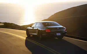 Bentley Flying Spur Hybrid (British Racing Green) US-spec     
