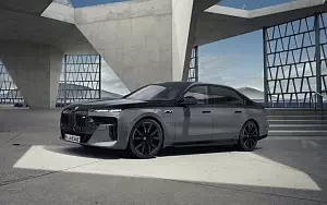 BMW M760e xDrive     