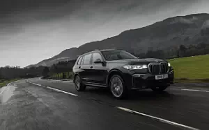 BMW X7 M50d UK-spec     