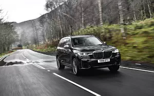 BMW X7 M50d UK-spec     