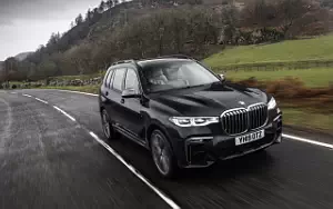 BMW X7 M50d UK-spec     