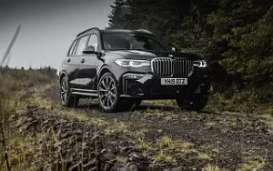 BMW X7 xDrive30d M Sport UK-spec     