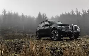 BMW X7 xDrive30d M Sport UK-spec     