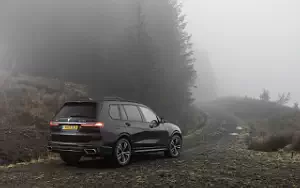 BMW X7 xDrive30d M Sport UK-spec     