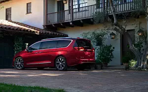 Chrysler Pacifica Limited     