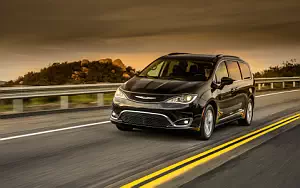 Chrysler Pacifica Touring-L Plus     