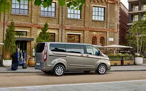 Ford Tourneo Custom     