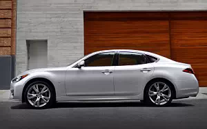 Infiniti Q70 3.7     