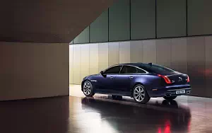 Jaguar XJ L Autobiography UK-spec     