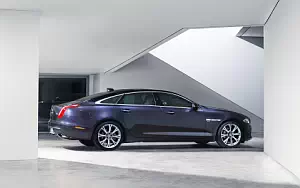 Jaguar XJ L Autobiography UK-spec     