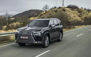 Lexus LX 600     