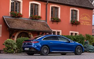 Mercedes-AMG EQE 53 4MATIC+ (Sodalite Blue Metallic)     