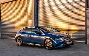 Mercedes-AMG EQE 53 4MATIC+ (Sodalite Blue Metallic)     