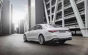 Mercedes-AMG S 63 E Performance (Cashmere White Magno)     