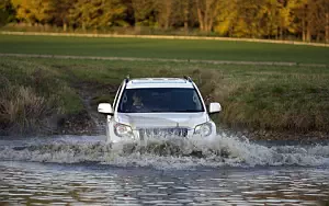 Toyota Land Cruiser UK-spec 4x4 Off Road    HD 