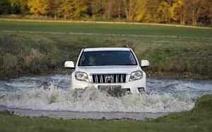 Toyota Land Cruiser UK-spec 4x4 Off Road    HD 