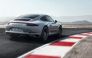 Porsche 911 Carrera 4 GTS     