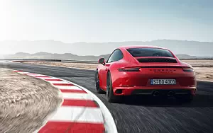 Porsche 911 Carrera GTS     