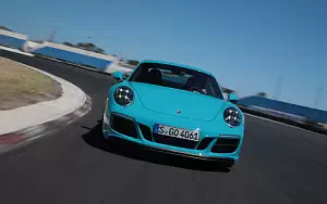 Porsche 911 Carrera GTS     