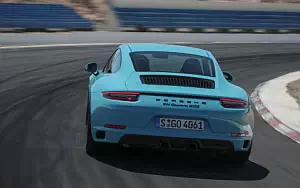 Porsche 911 Carrera GTS     