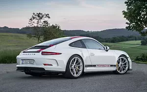 Porsche 911 R     