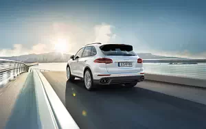 Porsche Cayenne S E-Hybrid     