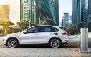 Porsche Cayenne S E-Hybrid     