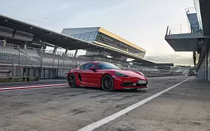 Porsche 718 Cayman GTS     