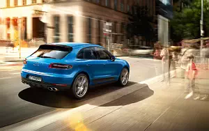 Porsche Macan S     