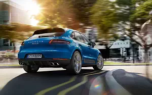 Porsche Macan S     