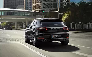 Porsche Macan Turbo     