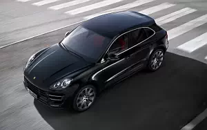 Porsche Macan Turbo     