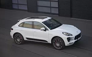 Porsche Macan Turbo     