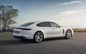 Porsche Panamera 4 E-Hybrid     