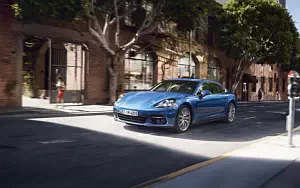 Porsche Panamera 4S     