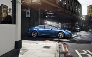 Porsche Panamera 4S     