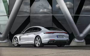 Porsche Panamera 4S E-Hybrid     