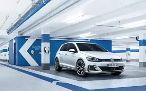 Volkswagen Golf GTE     