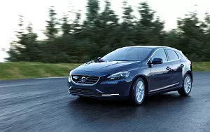 Volvo V40 D4     