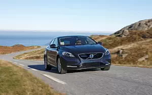 Volvo V40 D4     