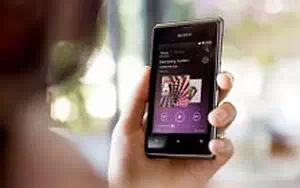 Sony Xperia E      HD 