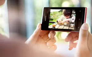 Sony Xperia E      HD 