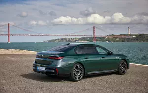 BMW i7 M70 xDrive (Aurora Diamond Green)  