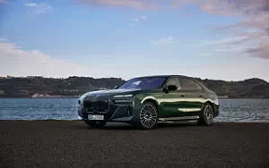 BMW i7 M70 xDrive (Aurora Diamond Green)  