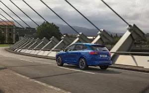 Ford Kuga Plug-In Hybrid ST-Line EU-spec  